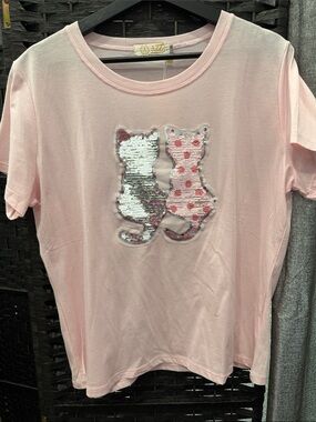 Light Pink Short Sleeve Tee with Sequin Cat Applique